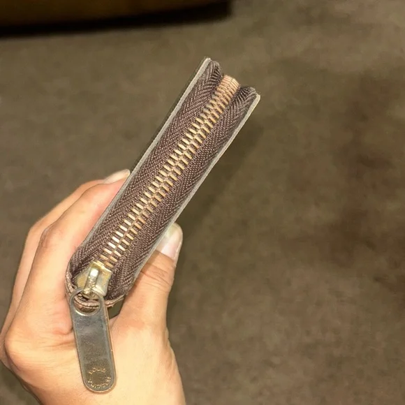 Authentic Louis Vuitton Damier Ebene Zippy Wallet in Excellent Condition - Picture 13 of 13